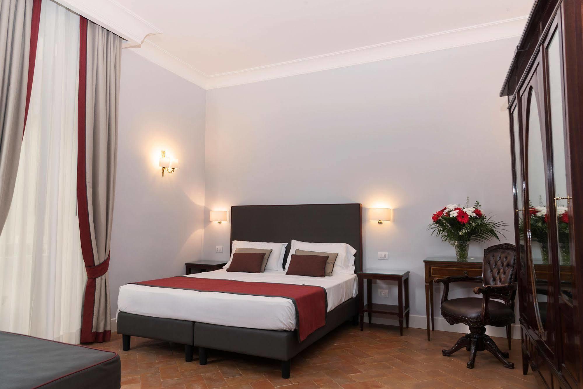 Palazzo Riario Sforza Hotel Naples Exterior photo