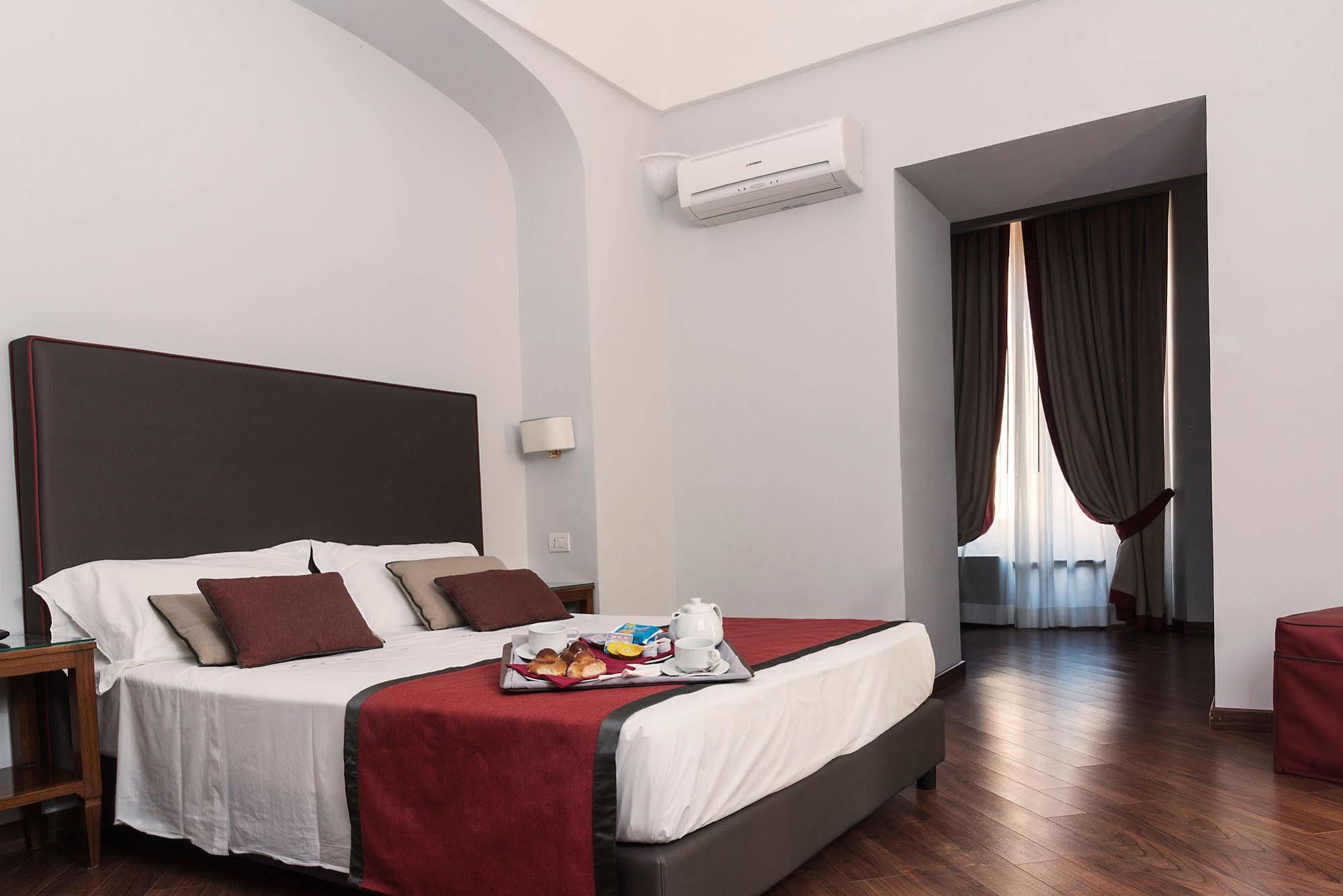 Palazzo Riario Sforza Hotel Naples Exterior photo