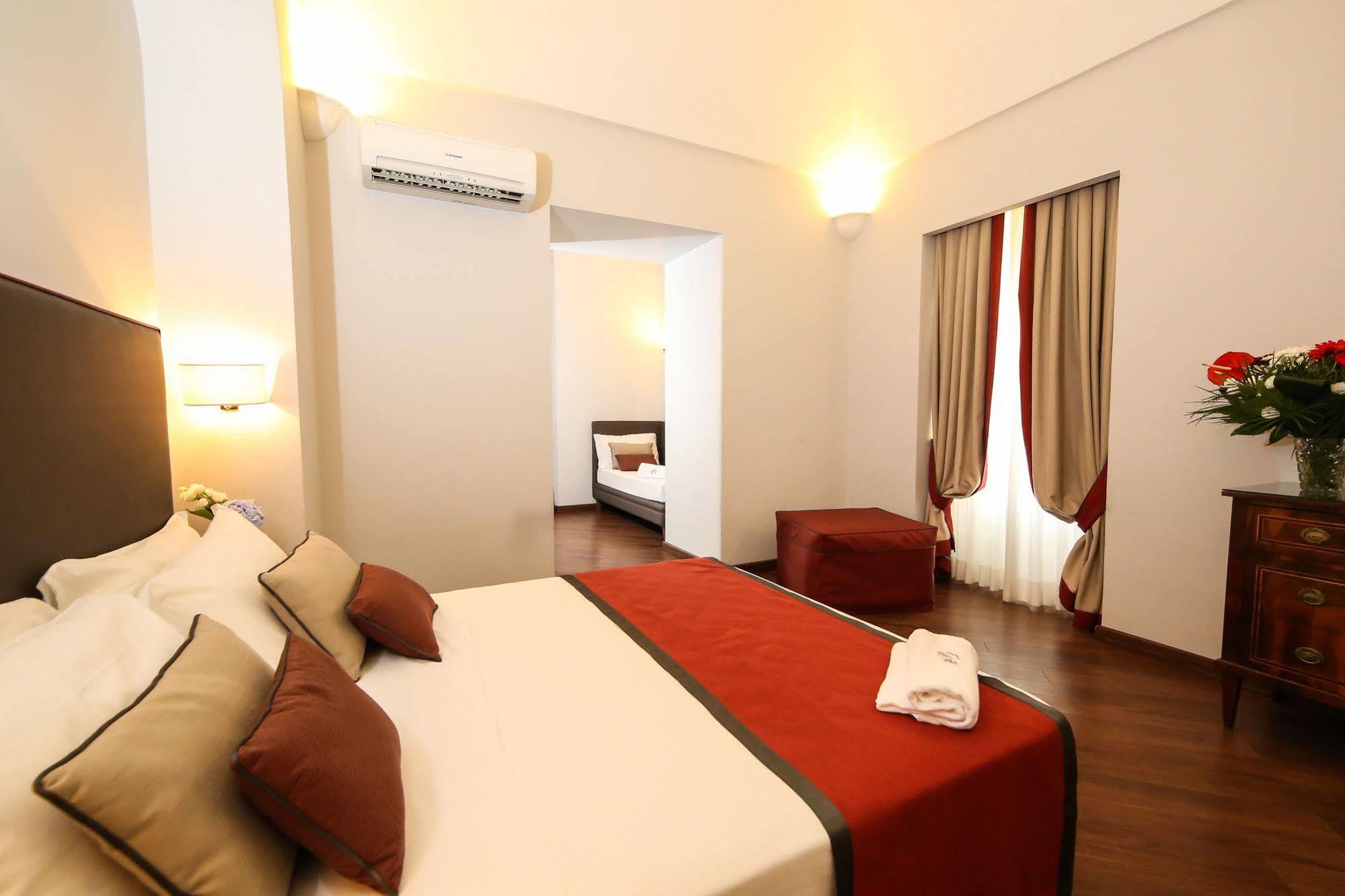 Palazzo Riario Sforza Hotel Naples Exterior photo