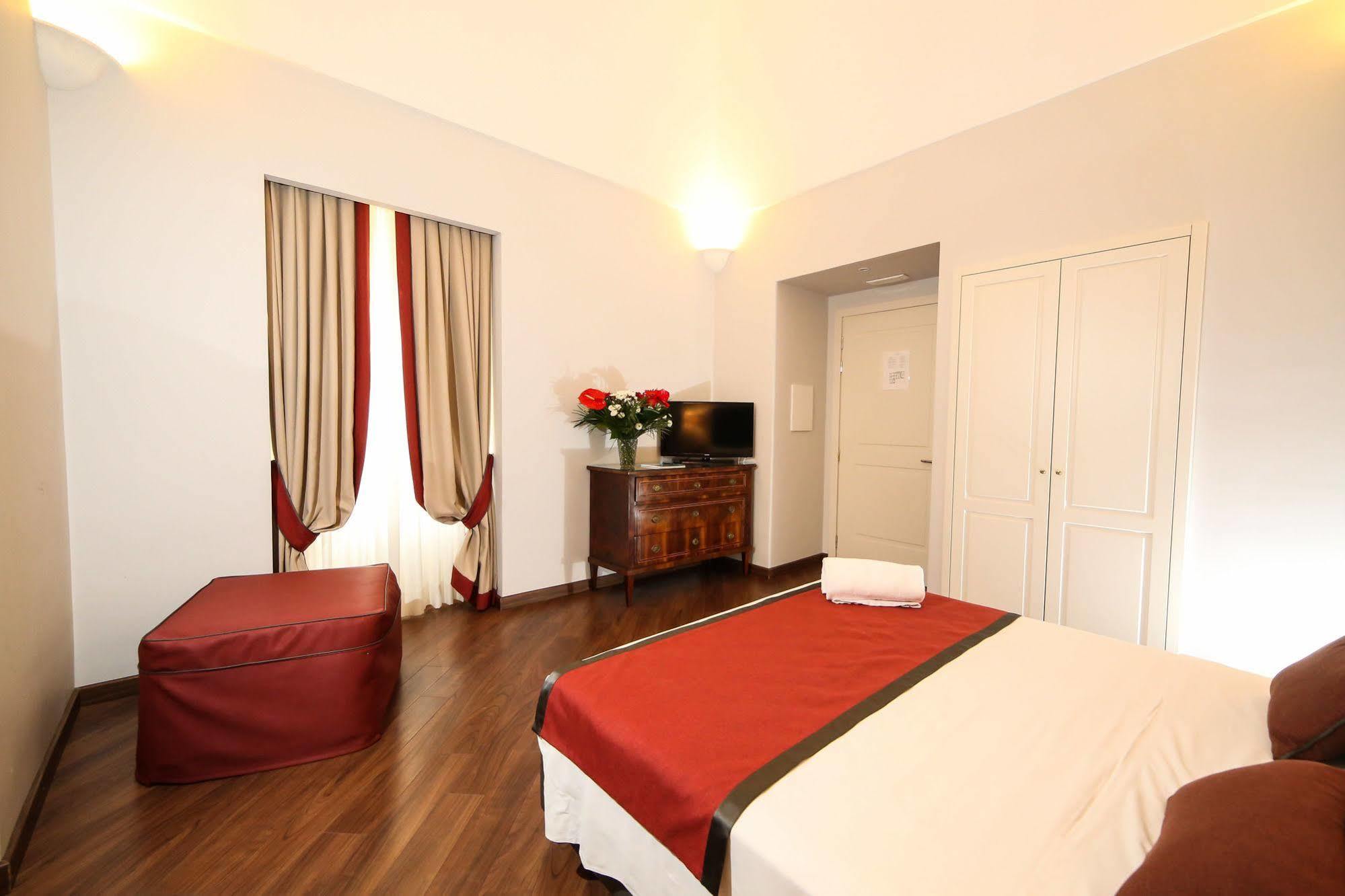 Palazzo Riario Sforza Hotel Naples Exterior photo