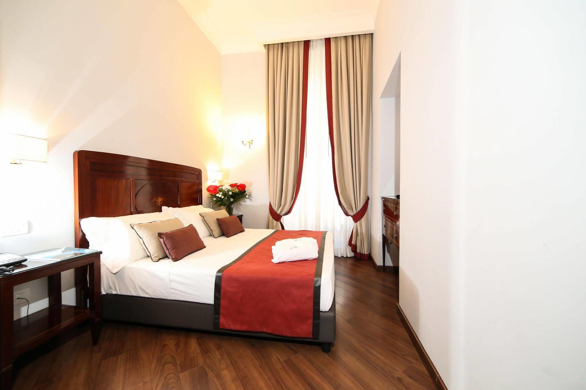 Palazzo Riario Sforza Hotel Naples Exterior photo