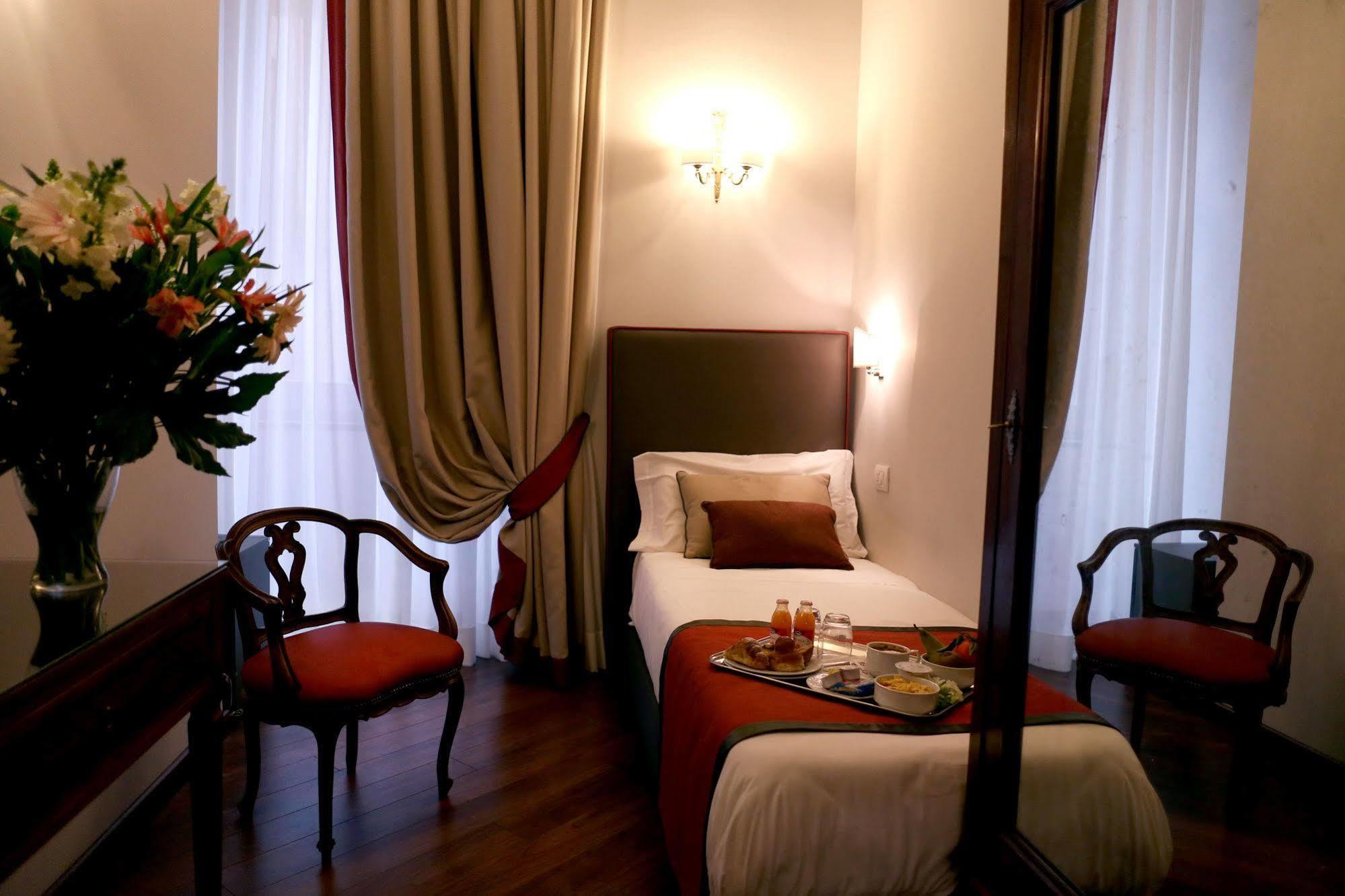 Palazzo Riario Sforza Hotel Naples Exterior photo