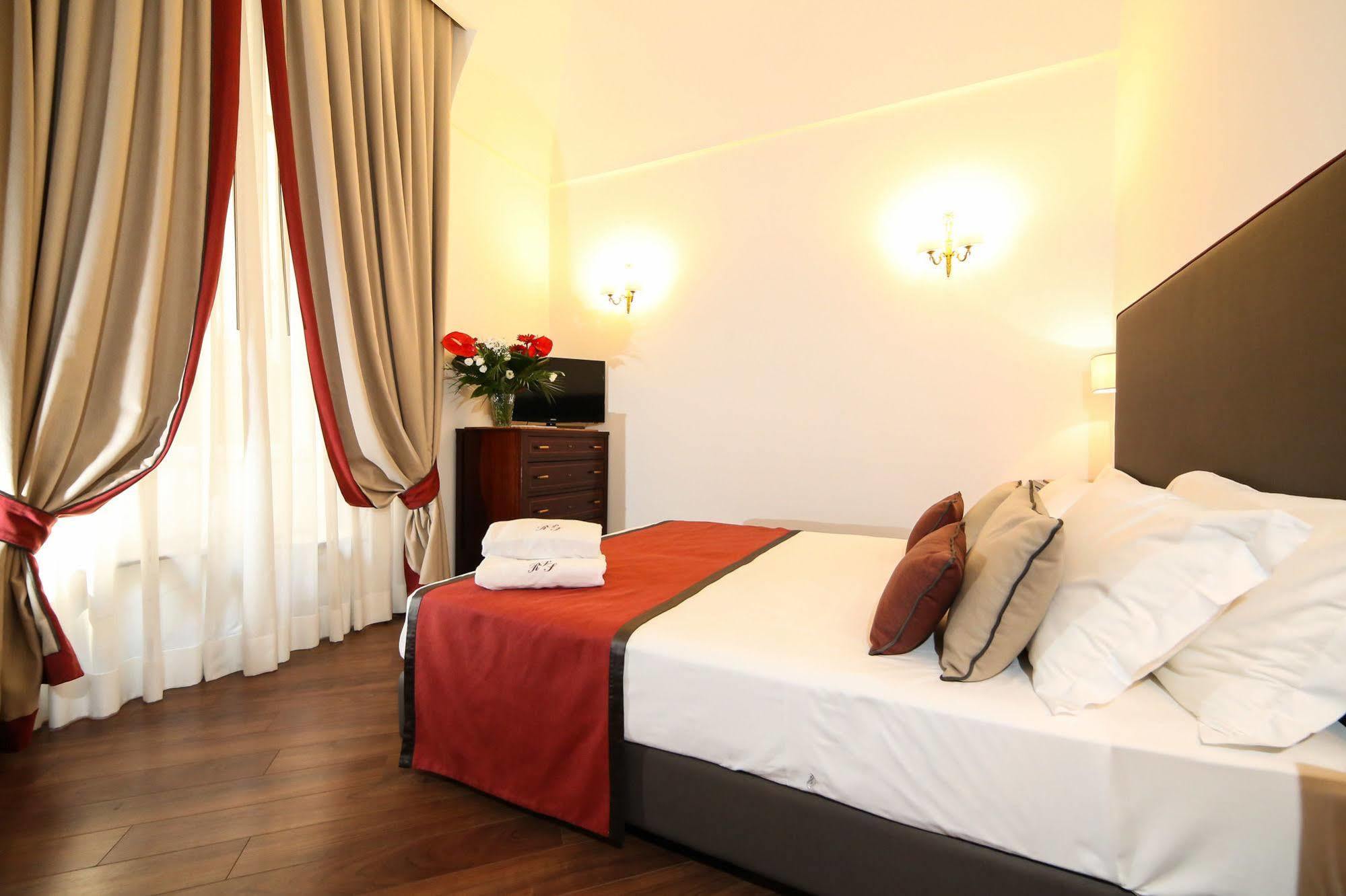 Palazzo Riario Sforza Hotel Naples Exterior photo