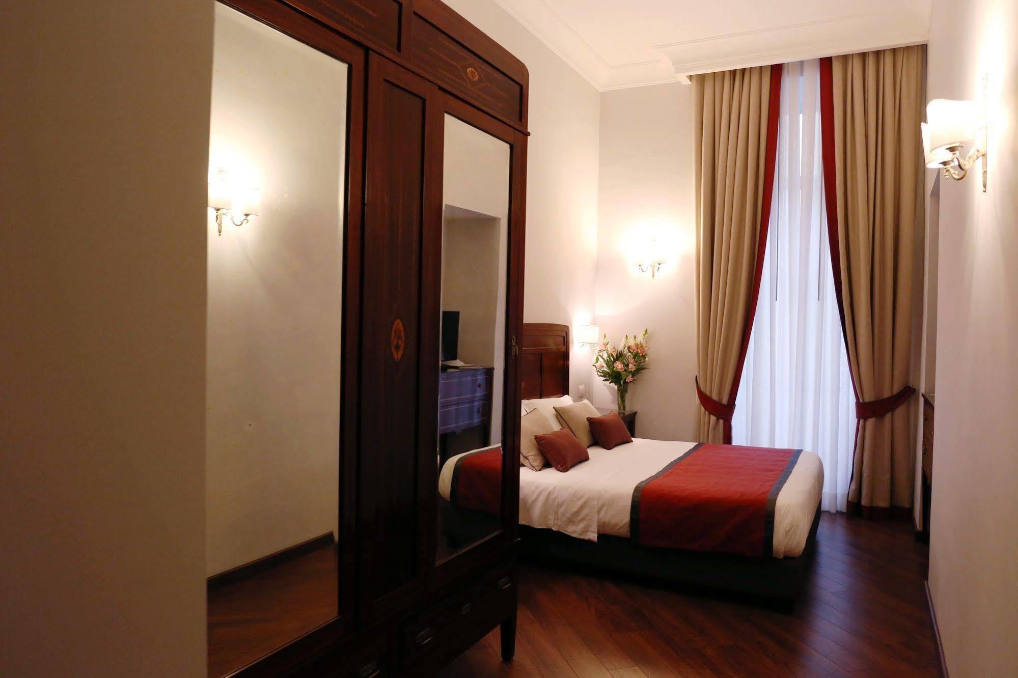 Palazzo Riario Sforza Hotel Naples Exterior photo